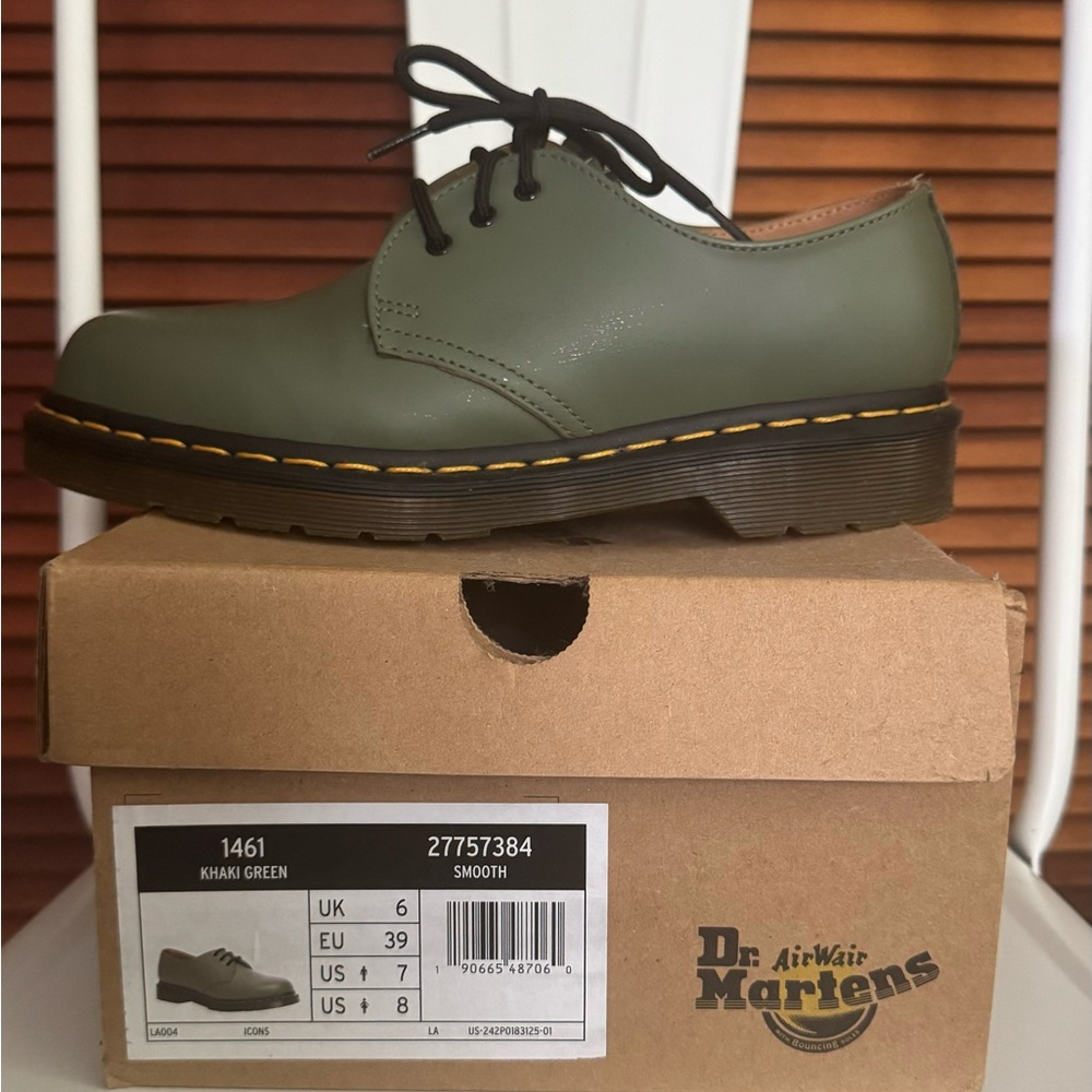 Dr. Martens Icons in Khaki